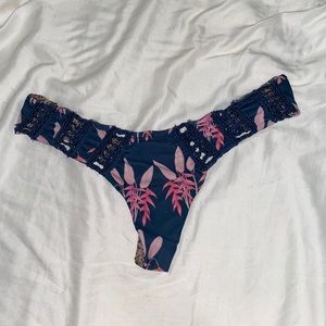 Helicona acacia bottoms size small